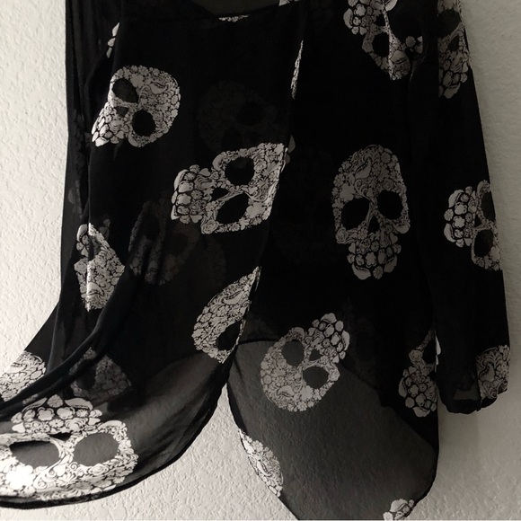 Black Sheer Flowy Long Sleeve Blouse with Skull Pattern size Women‘s Small - Picture 2 of 3